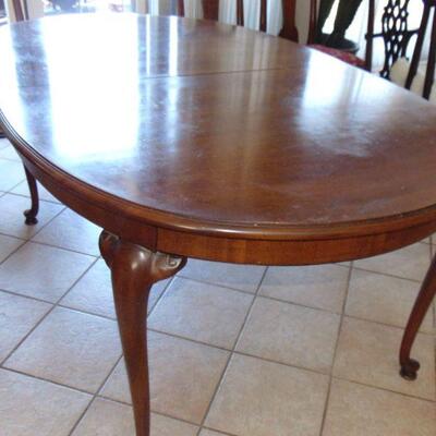 Thomasville Cherry Dining Room Table & Six Chairs