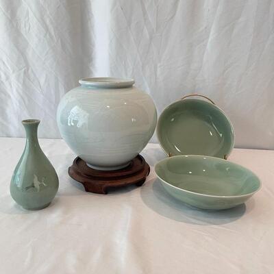 Lot 96 - Soft Designed Asian Pottery