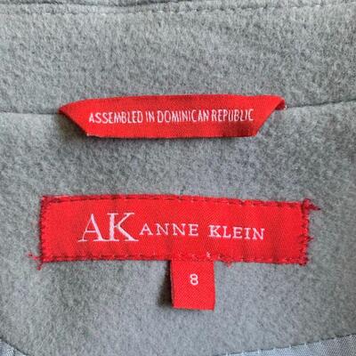 Lot 190  Anne Klein Light Weight Wool Coat Size 8 