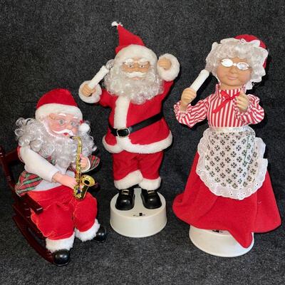 Lot 197   Mechanical Christmas Figures Santa & Mrs Claus