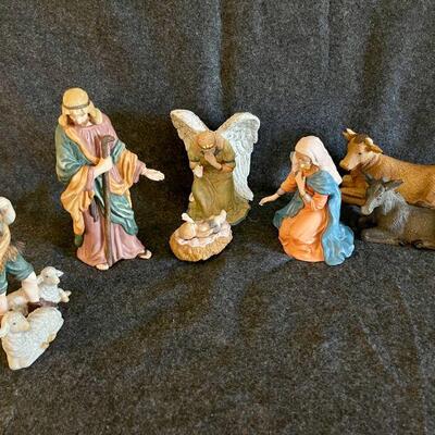 Lot 198  Ceramic Nativity 