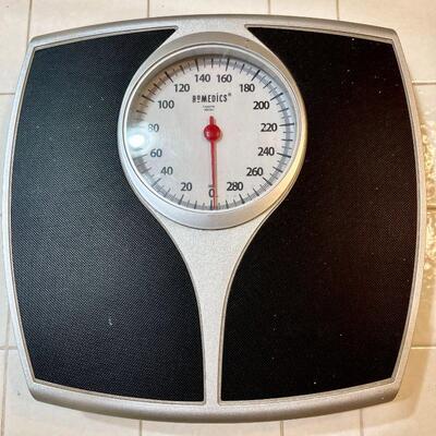 Lot 206  HoMedics Bathroom Scale