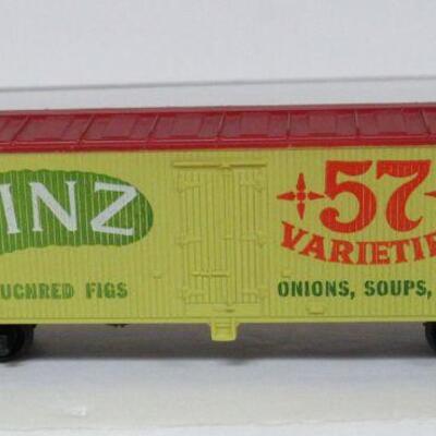 3 Vintage Train Cars & Plastic Athearn Train Model