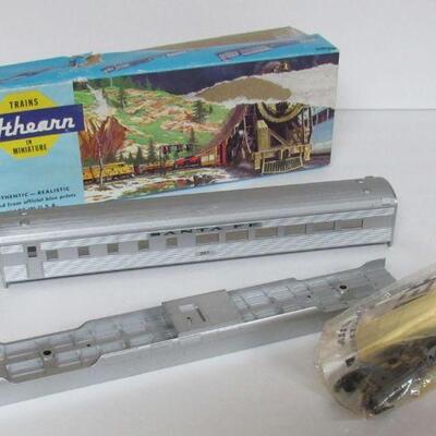 3 Vintage Train Cars & Plastic Athearn Train Model