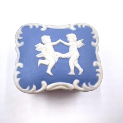PALE BLUE JASPERWARE CHERUB TINY LIDDED BOX