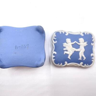 PALE BLUE JASPERWARE CHERUB TINY LIDDED BOX