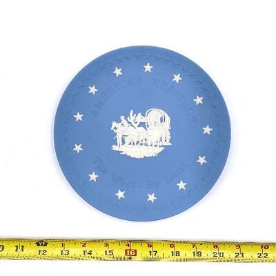 WEDGWOOD PALE BLUE JASPERWARE "AMERICAâ€™S HERITAGE" PLATE
