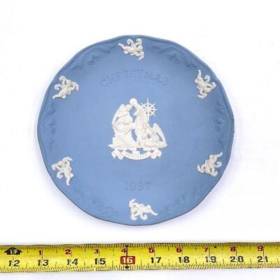 WEDGWOOD PALE BLUE JASPERWARE "CHRISTMAS 1997" NATIVITY PLATE