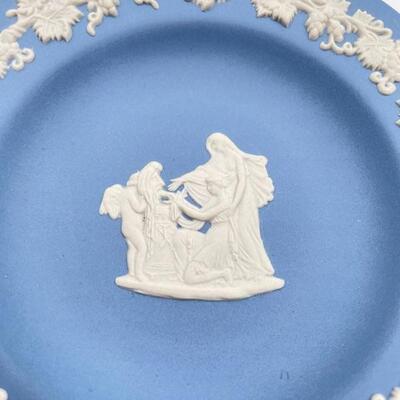 WEDGWOOD BLUE JASPERWARE â€œCUPID AS ORACLEâ€ SMALL ROUND DISH/TRAY #1
