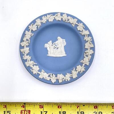 WEDGWOOD BLUE JASPERWARE â€œCUPID AS ORACLEâ€ SMALL ROUND DISH/TRAY #2