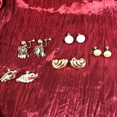 Lot 19 - (5) Sets of Screwback Earrings (Cora, Nemo, Unknown)