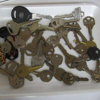 Lot of 35 Keys
