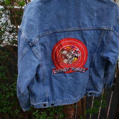 Vintage Looney Tunes Warner Brothers jacket medium