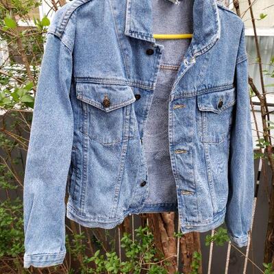 Vintage Looney Tunes Warner Brothers jacket medium