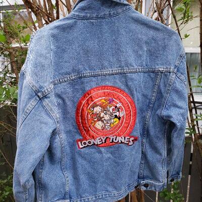 Vintage Looney Tunes Warner Brothers jacket medium
