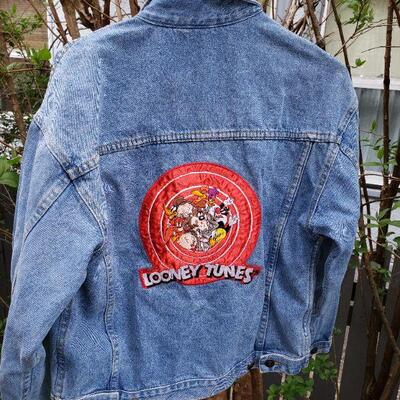 Vintage Looney Tunes Warner Brothers jacket medium