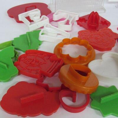 Large Lot of Older Plastic Cookie Cutters, MCM Napkin Holder, Art Deco Pepper Shaker