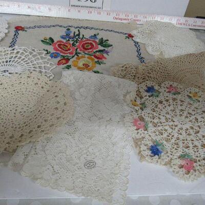 Nice Lot of Vintage Doileys 