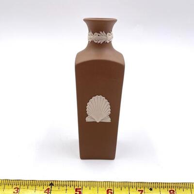 WEDGWOOD TAUPE/BROWN JASPERWARE SMALL SEASHELL VASE