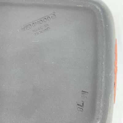 WEDGWOOD TERRACOTTA ON BLACK JASPERWARE SPHINX SMALL LIDDED BOX