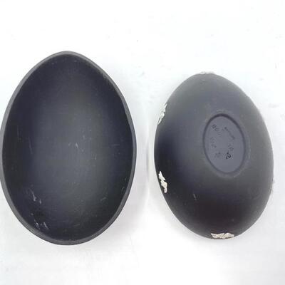 WEDGWOOD BLACK JASPERWARE LARGE LIDDED EGG