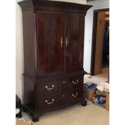 Vintage 1980â€™s 5 pc Thomasville Mahogany Chippendale Bedroom Suite