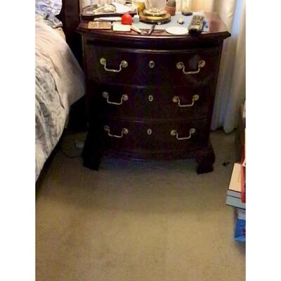 Vintage 1980â€™s 5 pc Thomasville Mahogany Chippendale Bedroom Suite