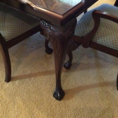 Stunning late 20th century Thomasville Chippendale mahogany dining table with 10 chairs
