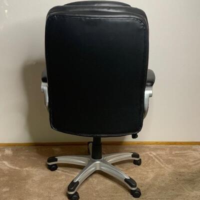Black Rollaround Desk Chair