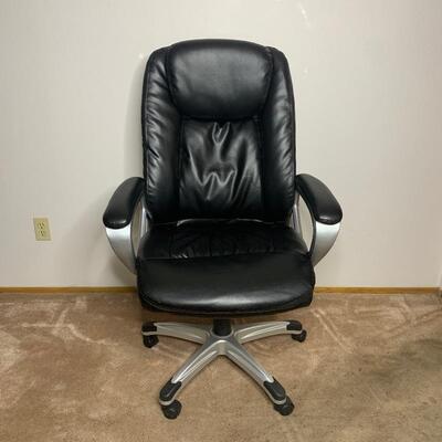 Black Rollaround Desk Chair