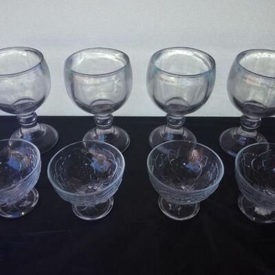 Lot-4 sundae bowls & 4 fruit bowls