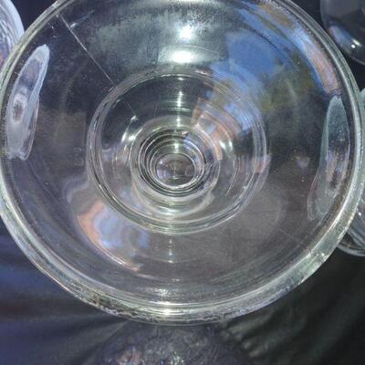 Lot-4 sundae bowls & 4 fruit bowls
