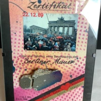 N - 230  Certificate of Authenticity of the Berlin Wall  & 2  Additional Pieces