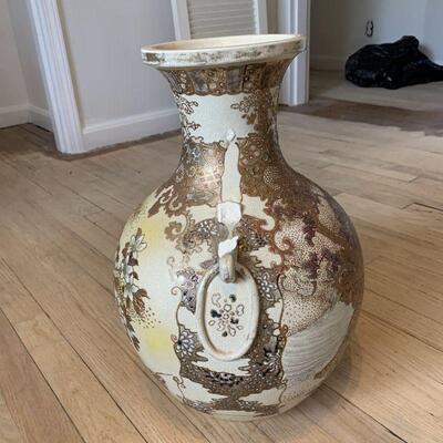 Vintage Satsuma Style Japanese Vase, Featuring Samurai In Battle Scene