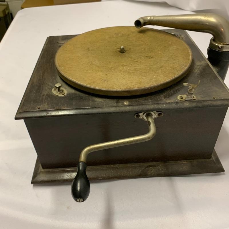 Lot 305 1920s Table Top Victrola phonograph