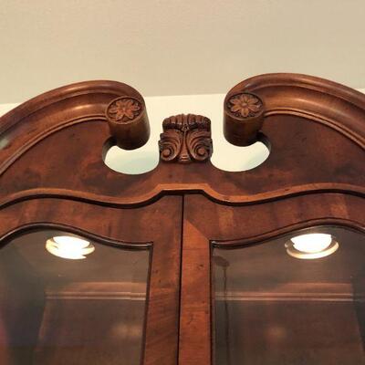 Gorgeous Henredon Mahogany China and Silver Cabinet with Lighted Display in Excellent Condition