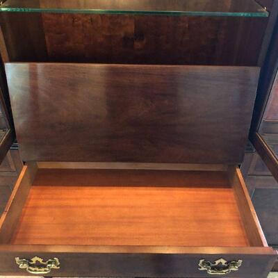 Gorgeous Henredon Mahogany China and Silver Cabinet with Lighted Display in Excellent Condition