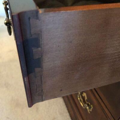 Gorgeous Henredon Mahogany China and Silver Cabinet with Lighted Display in Excellent Condition