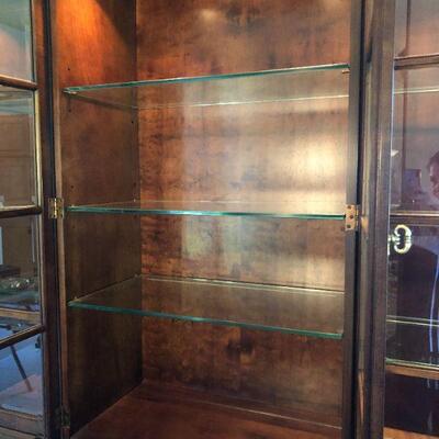 Gorgeous Henredon Mahogany China and Silver Cabinet with Lighted Display in Excellent Condition