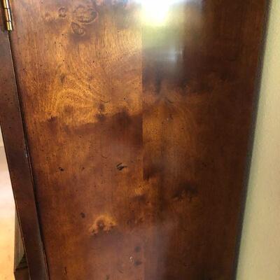 Gorgeous Henredon Mahogany China and Silver Cabinet with Lighted Display in Excellent Condition