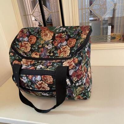 Rolling carrying case 