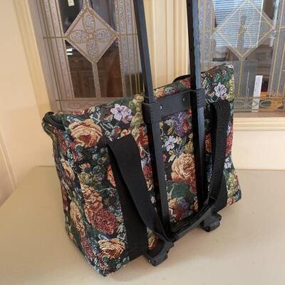 Rolling carrying case 