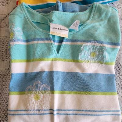 Lot 17: Ladies (2) Tank Tops and (2) Short Sleeve Shirts