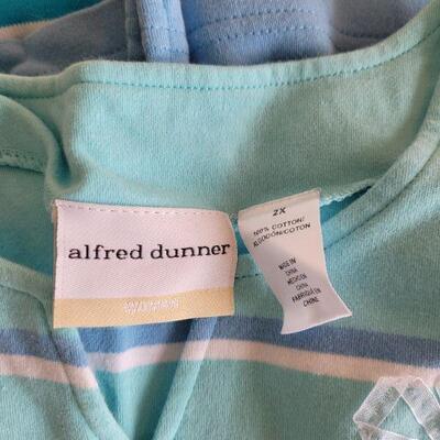 Lot 17: Ladies (2) Tank Tops and (2) Short Sleeve Shirts