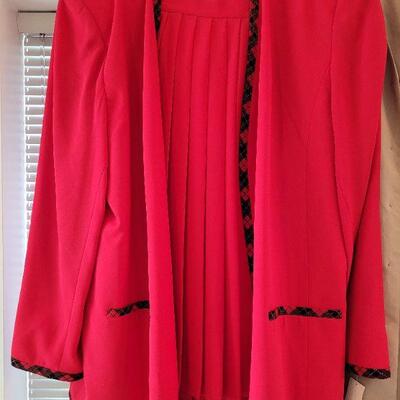 Lot 27: New Ladies Suits