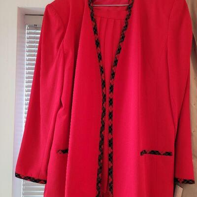 Lot 27: New Ladies Suits