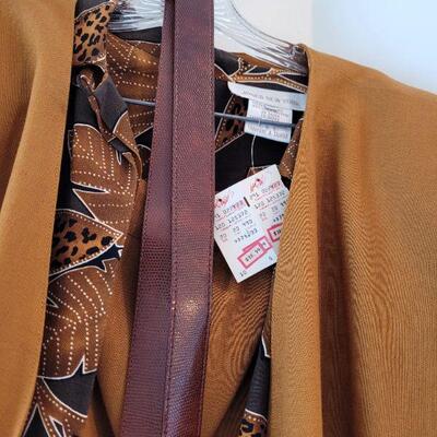 Lot 27: New Ladies Suits