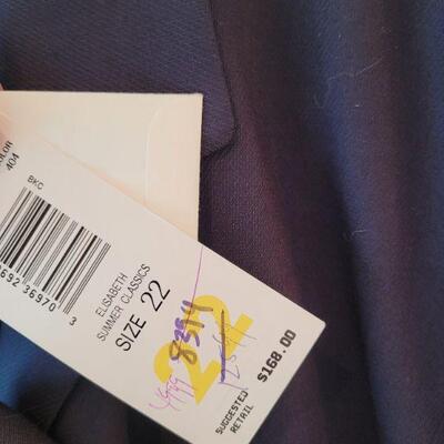Lot 27: New Ladies Suits