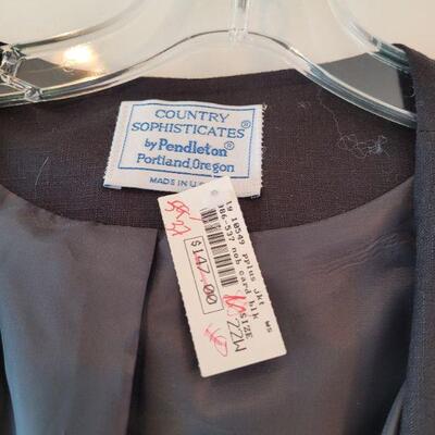 Lot 27: New Ladies Suits