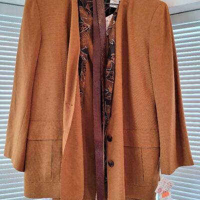 Lot 27: New Ladies Suits